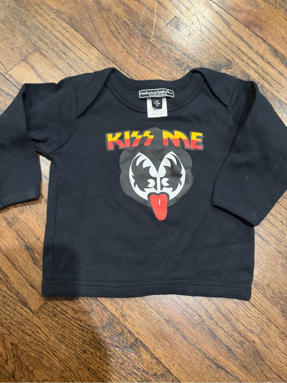 Rock Your Baby Black 'Kiss Me' Graphic Long Sleeve Tee size 0-3 months unisex
